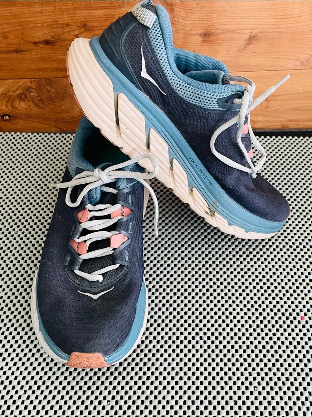 Hoka One One Gaviota 3 road running Sneaker Size 9